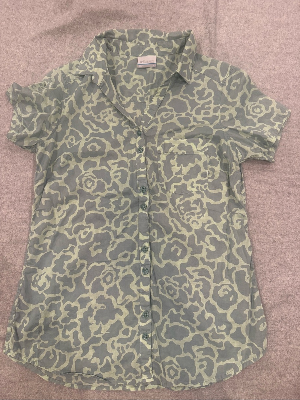 Columbia women’s Sm-Lightweight Green Floral Button-Up Blouse